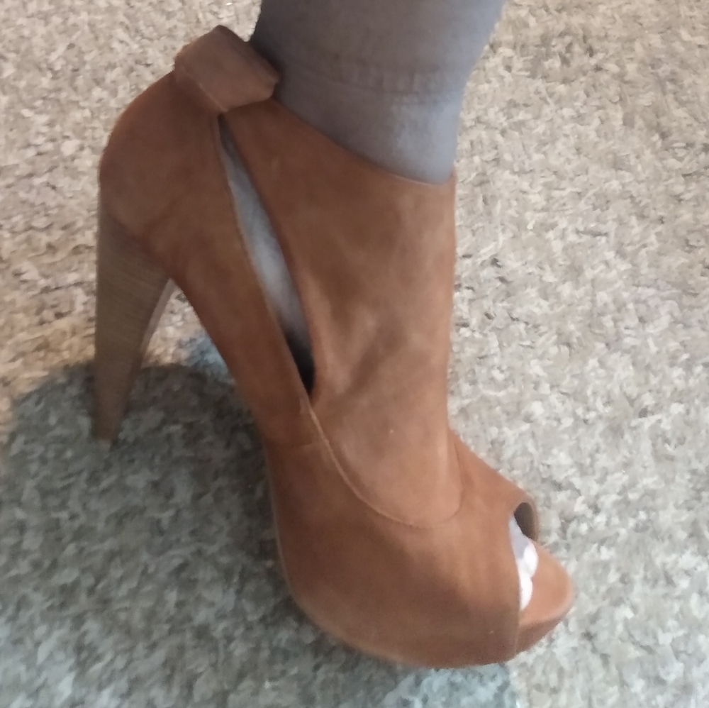 Heels - Picture 3 of 12